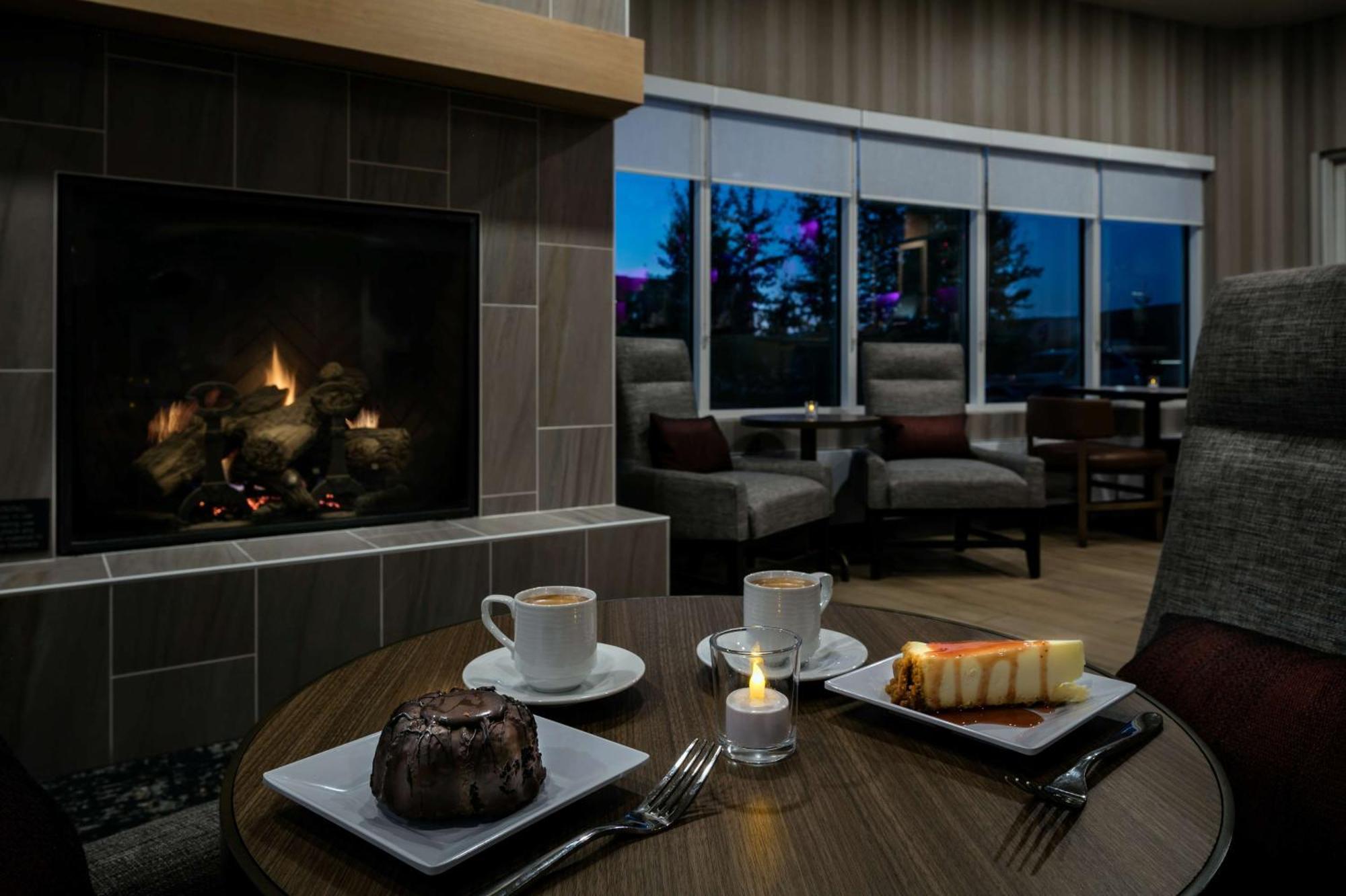 Hyatt Place Fairbanks Bagian luar foto