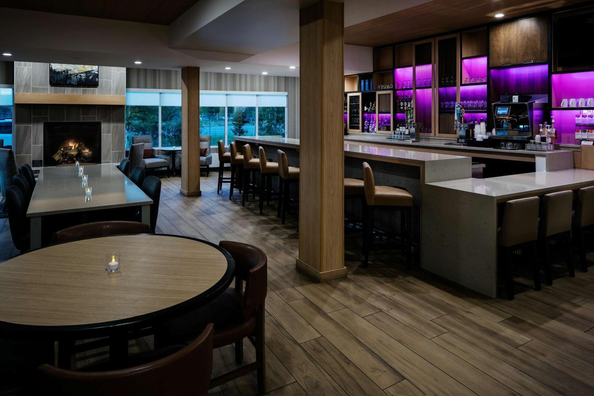 Hyatt Place Fairbanks Bagian luar foto